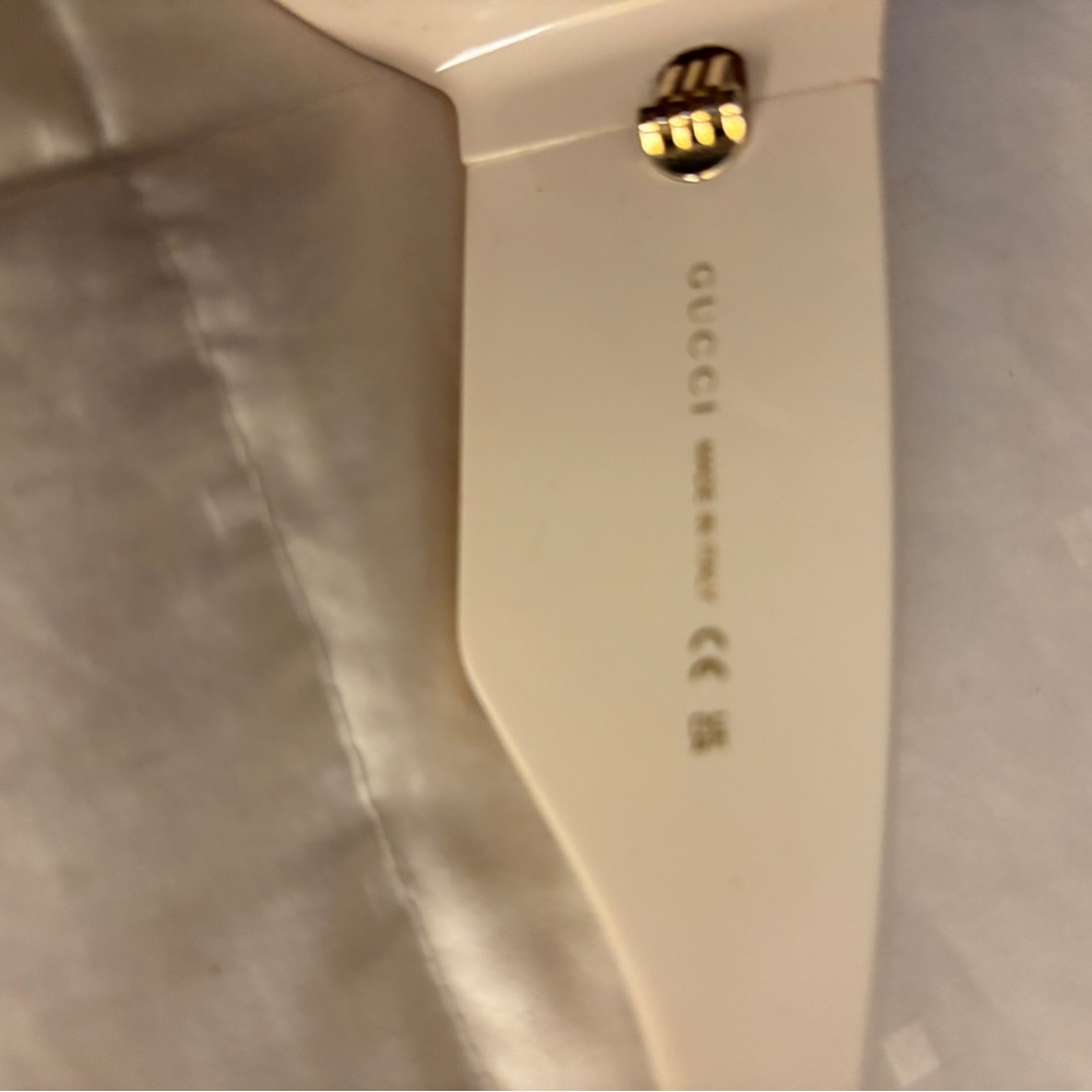Gucci White and Orange Logo Sunglasses - Picture 3 of 7